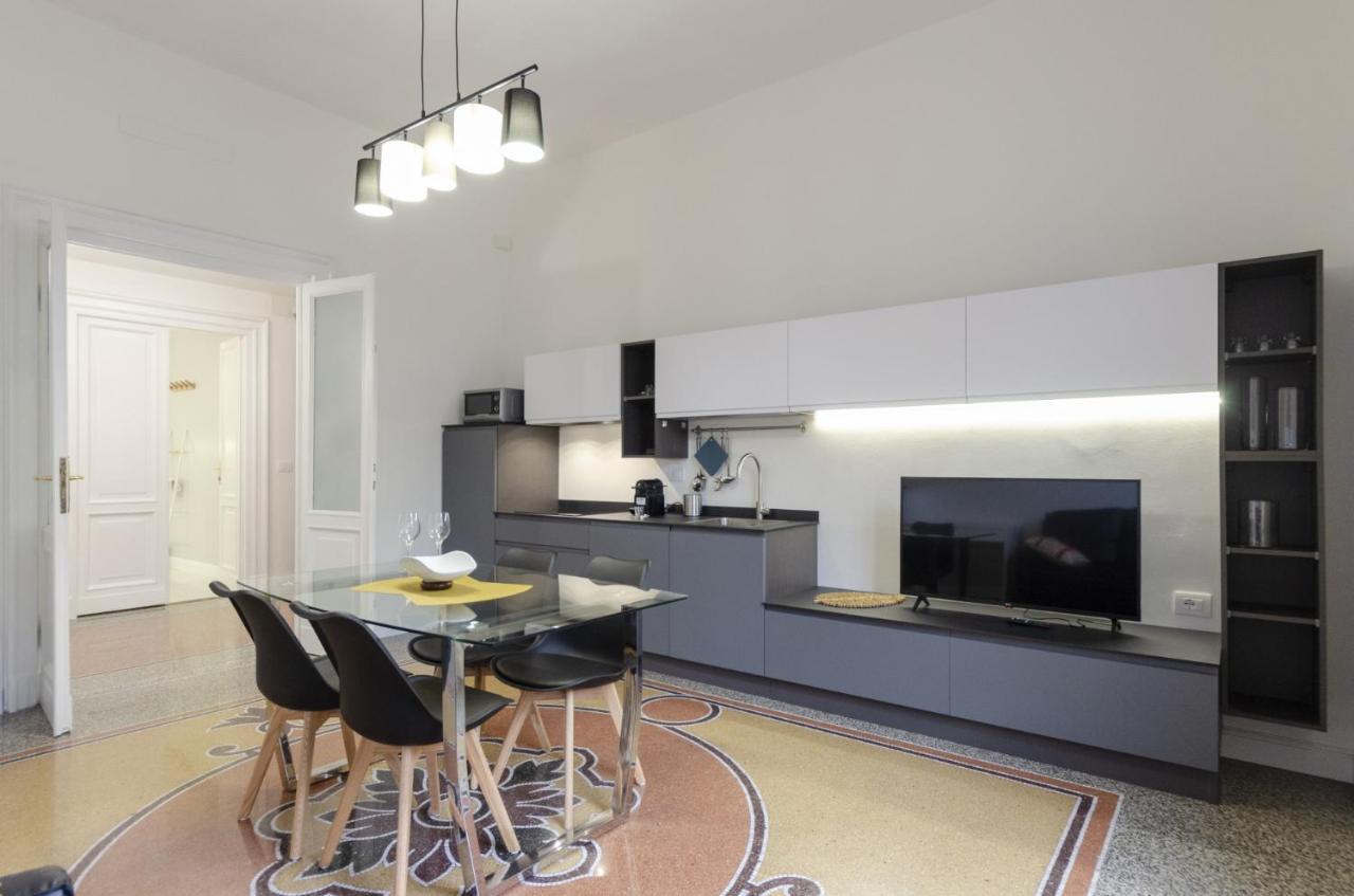 Joivy Elegant 1-Bedroom Flat Near Spianata Castelletto Genoa Luaran gambar
