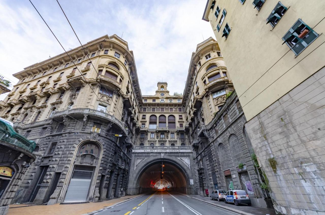 Joivy Elegant 1-Bedroom Flat Near Spianata Castelletto Genoa Luaran gambar